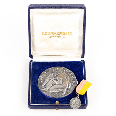 MEDALJER, 2 st, silver, AB Förenade. på auktion hos Karljohan Auktioner