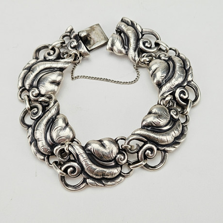 ARMBAND, sterling silver, JL, troligen Danmark, vikt ca. 66 gram. på auktion hos Auktionshuset Thörner & Ek