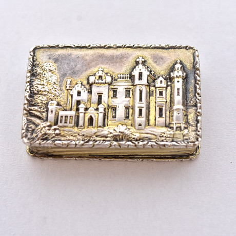 LUKTDOSA, delvis förgyllt sterlingsilver, Nathaniel Mills Birmingham 1838. på auktion hos Halmstads Auktionskammare