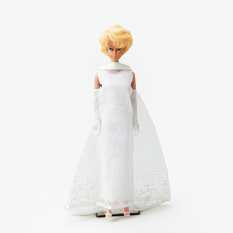 BARBIE, #850 bubble cut, med #1849 Wedding Wonder, Mattel, 1968-69. på auktion hos Göteborgs Auktionsverk