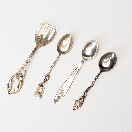 SKEDAR, 3 st samt SARDINLYFTARE, silver, bla Matsilver Ab, 1951. på auktion hos Auktionshuset Kolonn