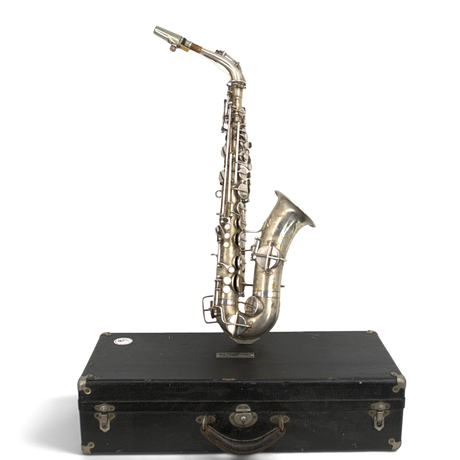 ALTSAXOFON, graverad Martin, handcrafted, Elkhart Indiana, lackerad mässing, i väska, USA 1920-30 tal. på auktion hos Höganäs Auktionsverk