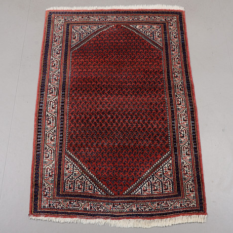 MATTA, orientalisk, mått 206x140 cm. på auktion hos Växjö Auktionskammare