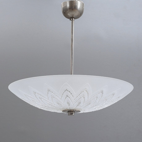 TAKPLAFOND, metall och frostat glas, 1900-talets första hälft. på auktion hos Auktionshuset Thelin & Johansson