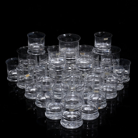 SIGNE PERSSON-MELIN. glas, 31 st, "Flagg", Boda. på auktion hos Auktionshuset Thelin & Johansson