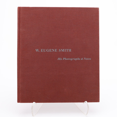 W. EUGENE SMITHS APERTUREMONOGRAFI "W. EUENE SMITH: HIS PHOTOGRAPHS & NOTES" I FÖRSTA UPPLAGAN, 1969. på auktion hos Crafoord Auktioner Lund