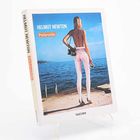 PHOTO. HELMUT NEWTON'S ARCHIVES DE NUIT PUBLISHED IN CONJUNCTION