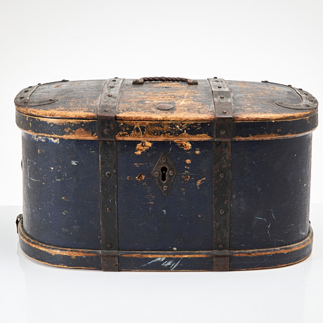 FÄRDSKRIN, 1800-tal, originalmålat i blått, Norrbotten, Piteå, beslag i smide. på auktion hos Stockholms Auktionsverk Magasin 5