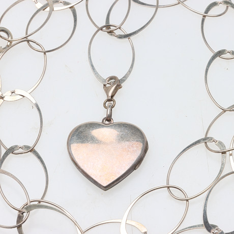 COLLIER med fotoberlock, sterlingsilver. på auktion hos Ekenbergs Auktioner
