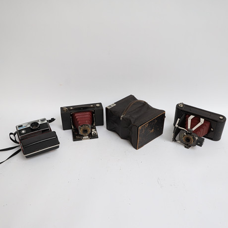 KAMEROR, 4st, Koda Brownie automatic, instamatic camera 804, med mera. på auktion hos Falun Auktionsbyrå