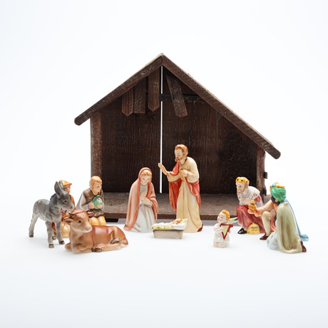 JULKRUBBA med 11 FIGURINER. Goebel, Tyskland. på auktion hos Höörs Auktionshall