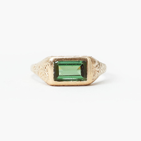 RING, 14k guld, baguettslipad turmalin, vikt ca 3,2 gram. på auktion hos Göteborgs Auktionsverk