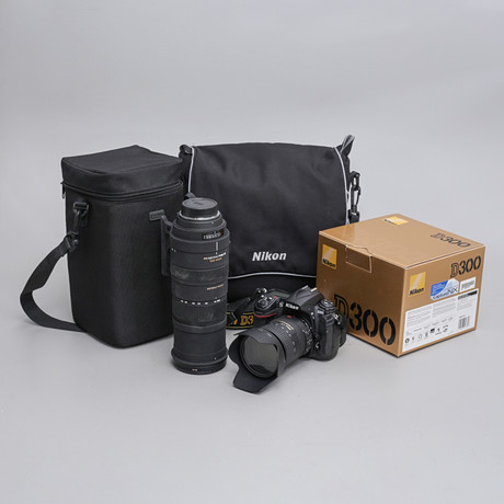 NIKON D300 med 2st objektiv. på auktion hos Auktionshuset Thelin & Johansson