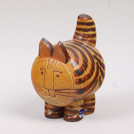 LISA LARSON. "Stora katten", figurin i stengods ur serien "Jura", Gustavsberg. på auktion hos Markus Auktioner