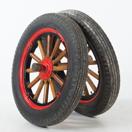 HJUL, 2+1 st, veteranfordon, möjligen Ford Model T, 1900-talets första hälft. på auktion hos Laholms Auktionskammare