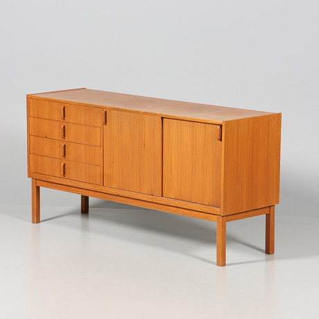 BERTIL FRIDHAGEN. SIDEBOARD, Bodafors, "Variett", 1960-tal. på auktion hos Borås Auktionshall
