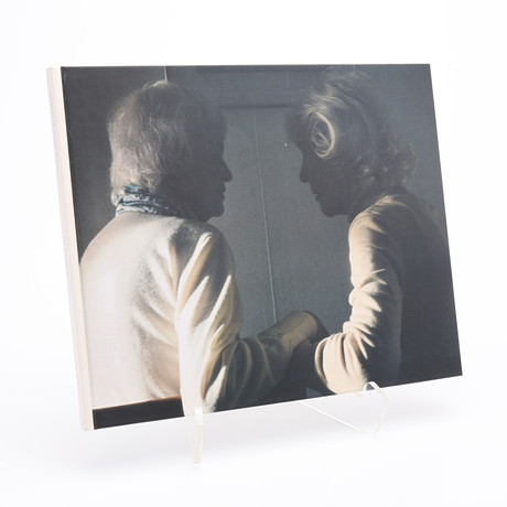 MARTINA HOOGLAND IVANOWS "FAR TOO CLOSE" I FÖRSTA UPPLAGAN, 2010. på auktion hos Crafoord Auktioner Lund
