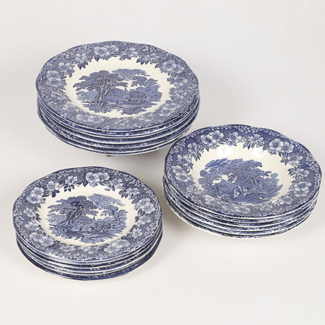 MATSERVISDELAR, 19 stycken, "Woodland", flintgods, Enoch Wedgwood, England. på auktion hos Helsingborgs Auktionskammare