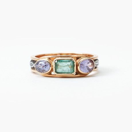 RING, 18k guld, smaragd och lila safirer, vikt ca 8,6 gram, Göteborg, 1967. på auktion hos Göteborgs Auktionsverk
