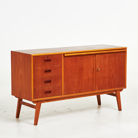 SIDEBOARD. 1960-tal, teak, Nyka Möbler, Tibro. på auktion hos Stockholms Auktionsverk Sickla