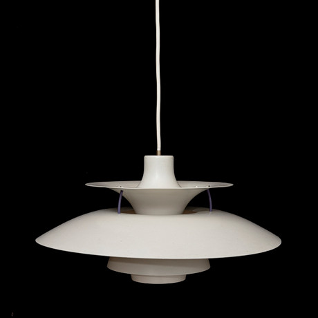 POUL HENNINGSEN. Taklampa, "PH 5", för Louis Poulsen, Danmark. på auktion hos Auktionshuset Kolonn