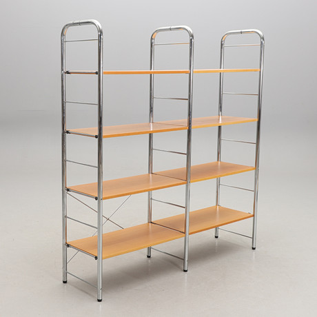 RUTGER ANDERSSON. HYLLSYSTEM/HYLLA, "Niklas", IKEA, 1980-tal. på auktion hos Crafoord Auktioner Malmö