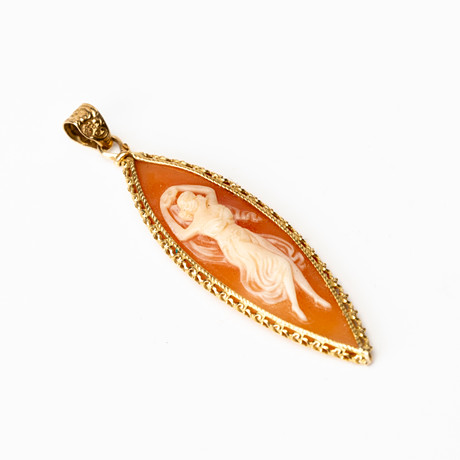 HÄNGE, 18K guld med snäckskalskamé, svensk import, 1900-tal. på auktion hos Auktionshuset Kolonn