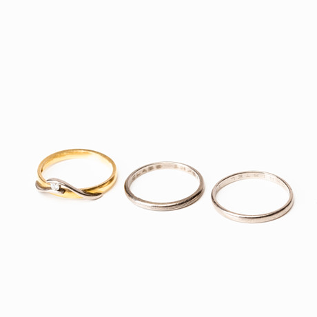 RINGAR 3 st, 18K guld med en diamant 0,05ct, 1980-/1990-tal. på auktion hos Auktionshuset Kolonn