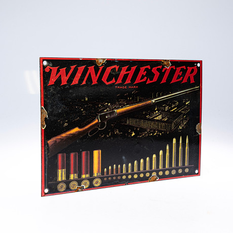 Emaljskylt Winchester Ammunition. på auktion hos Handelslagret Auktionsservice