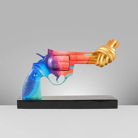 CARL FREDRIK REUTERSWÄRD. SKULPTUR, Non Violence, Avicii, Tim Bergling Foundation, numrerad 44/4999. på auktion hos Metropol Auktioner