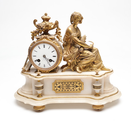 BORDSUR, bronserad metall, alabaster, Paris, 1800/1900-tal. på auktion hos Gomér & Andersson Linköping