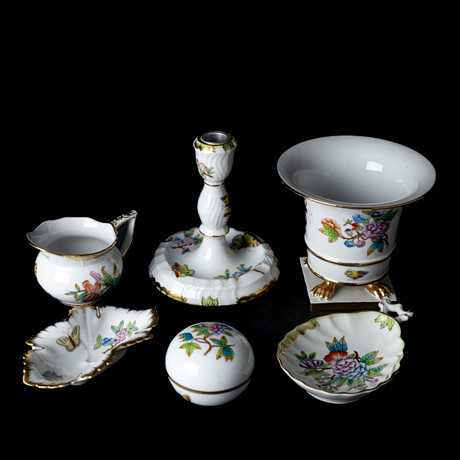 DIVERSE PORSLIN, 6 delar, "Queen Victoria" Herend, Ungern, 1900-talets andra hälft. på auktion hos Auktionshuset Kolonn