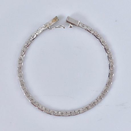 ARMBAND, silver. på auktion hos Halmstads Auktionskammare