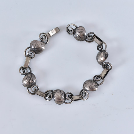 ARMBAND, silver, Herman Siersböl, Danmark. på auktion hos Halmstads Auktionskammare