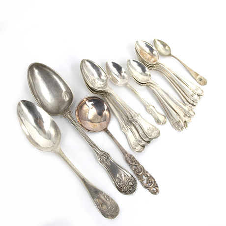 SAMLING SKEDAR, 23 st. silver, olika modeller, 18-1900 tal. på auktion hos Höganäs Auktionsverk