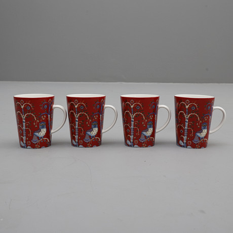 HEIKKI ORVOLA. Iittala 8 delar "Taika" muggar och fat. på auktion hos Södermanlands Auktionsverk