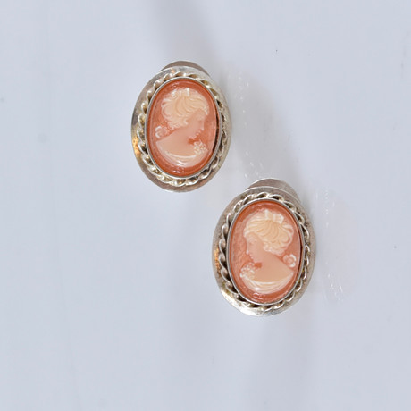 ÖRHÄNGEN, med camé, sterlingsilver NSE Guldvaru AB Köping. på auktion hos Halmstads Auktionskammare