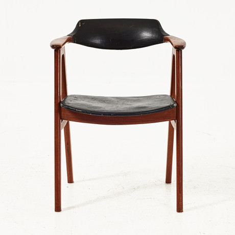 ERIK KIRKEGAARD HÖNG. karmstol, stomme i teak, klädd sits och rygg, Danmark, 1960-tal. på auktion hos Stockholms Auktionsverk Magasin 5