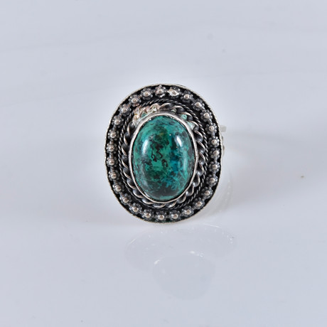 RING, med grön sten, sterlingsilver. på auktion hos Halmstads Auktionskammare