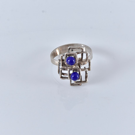 RING, sterlingsilver med Lapis Lazuli, Herman Siersböl, Danmark. på auktion hos Halmstads Auktionskammare