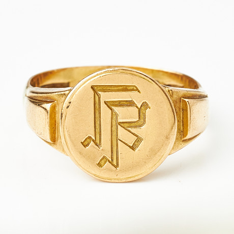 KLACKRING, 18 k guld, klack med graverade initialer, P W Aldrin, 1953. på auktion hos Stockholms Auktionsverk Magasin 5