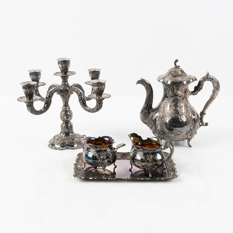 KAFFESERVIS & KANDELABER, 5 delar, silver. GEWE, rokokostil. på auktion hos Stockholms Auktionsverk Helsingborg