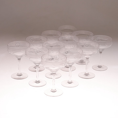 CHAMPAGNEGLAS, 12 st, slipad dekor, 1900-talets första hälft. på auktion hos Gomér & Andersson Norrköping