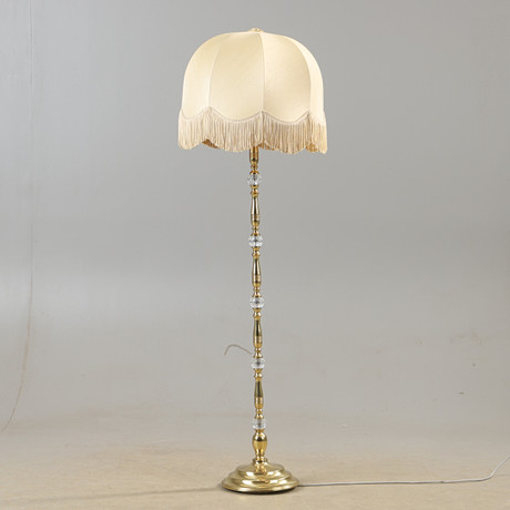 GOLVLAMPA, mässing och glas, Boréns, 1900-talets andra hälft. på auktion hos Helsingborgs Auktionskammare