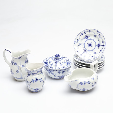 MUSSELMALET, servisdelar, 9 delar, Royal Copenhagen, Danmark. på auktion hos Gomér & Andersson Linköping