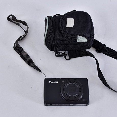 CANON, Powershot S95, 2011, Japan. på auktion hos Halmstads Auktionskammare