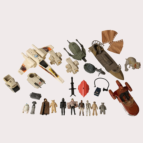 STAR WARS diverse tillbehör och figurer såsom Darth Wader, Longray, 4-LOM,Luke Skywalker mm ,Kenner 1979-1985, på auktion hos Limhamns Auktionsbyrå