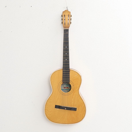 GITARR, akustisk, Lark, Shanghai, Kina. på auktion hos RA Auktionsverket Norrköping