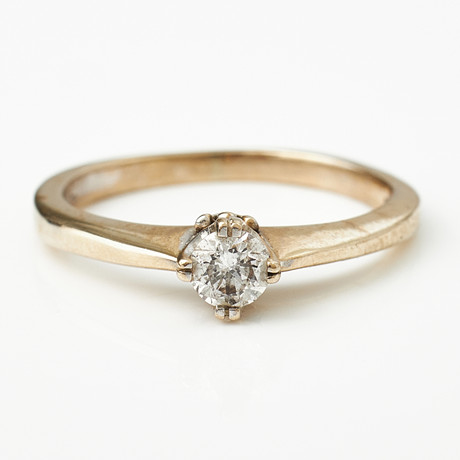 RING, 18 k rodierat vitguld, briljant ca 0,16 ct. på auktion hos Stockholms Auktionsverk Magasin 5