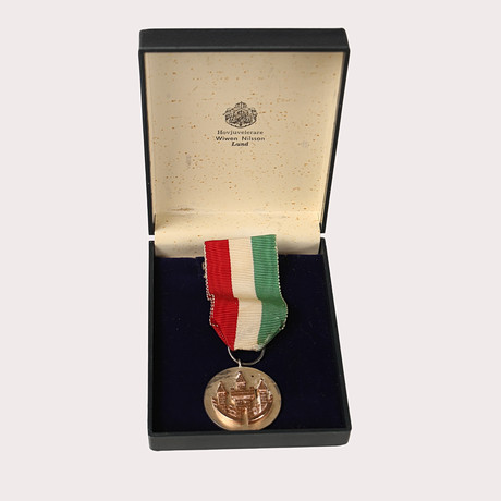 WIWEN NILSSON. Medalj, silver 925/1000, delvis förgylld. Lunds stadsvapen, signerad, 1969. Totalvikt 15,9 gram på auktion hos Limhamns Auktionsbyrå